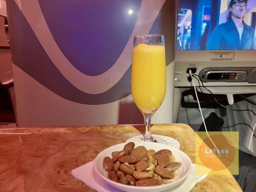 Emirates A380 Business nuts
